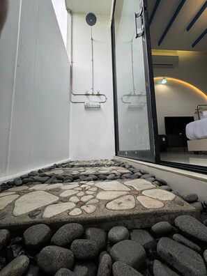Standard Triple Room, Garden View | Bathroom - Ipoh Santorini Hideaway Hotel Inspired (Ipoh)