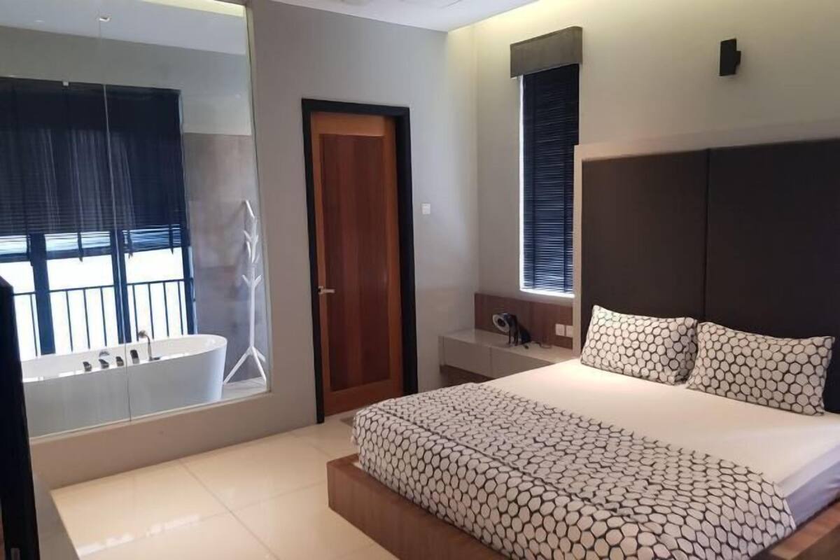 Ferros/tábuas de passar roupa, Wi-Fi de cortesia, roupa de cama