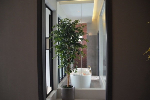 Quarto casal clássico, banheira | Banheiro | Produtos de toalete grátis, secador de cabelo, chinelos, bidê
