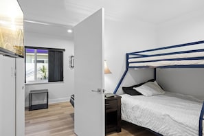 2 slaapkamers, een strijkplank/strijkijzer, wifi, beddengoed