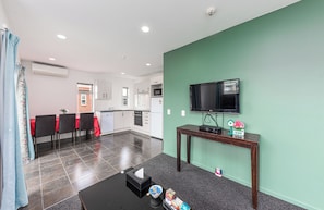 Apartament familiar, vistes al jardí | 1 dormitori i roba de llit d'alta qualitat
