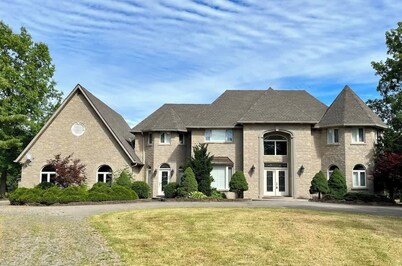 5 acre Luxury estate. 15 min from Niagara Falls