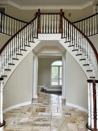 5 acre Luxury estate. 15 min from Niagara Falls