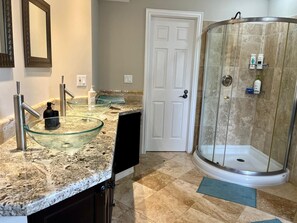 Shower, jetted tub, hair dryer, towels