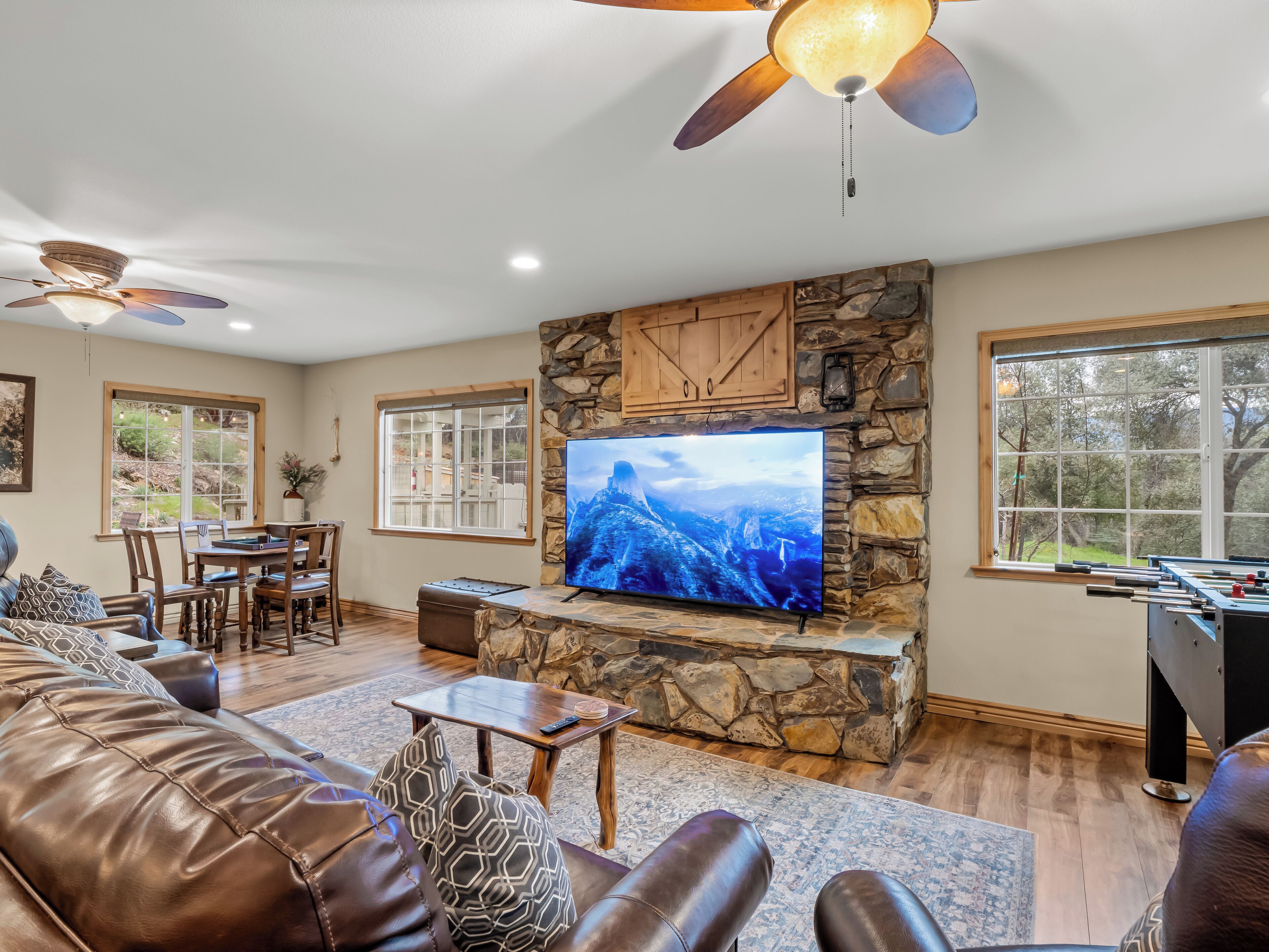 Smart TV, futbolito y libros 