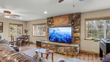 Smart TV, futbolito y libros