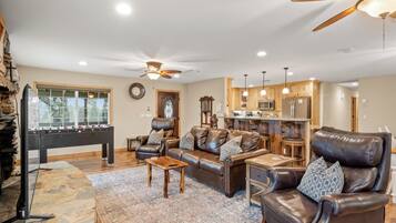 Smart TV, futbolito y libros