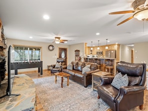 Smart TV, futbolito y libros