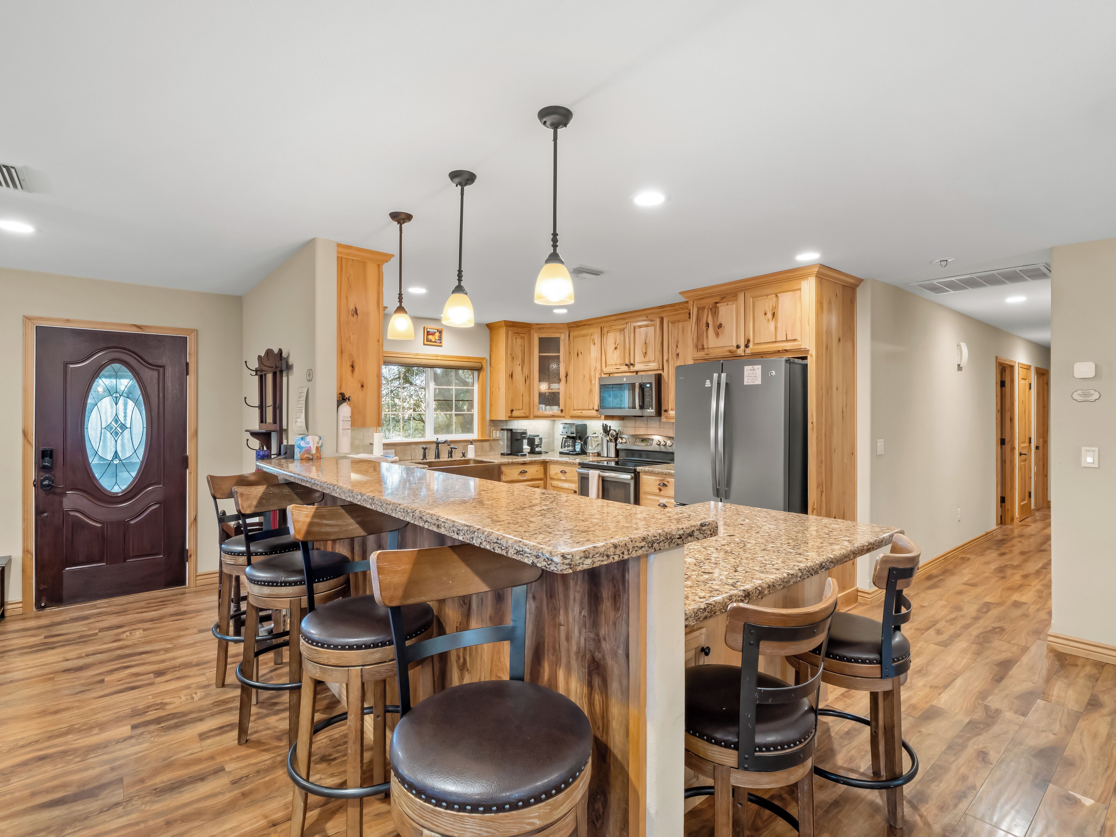 Geladeira, micro-ondas, fogão, cooktop