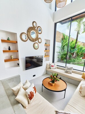 Villa | Opholdsområde | 50-tommers LED-tv med digitale kanaler, Netflix, streamingtjenester