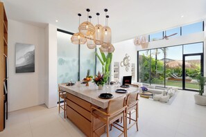 Luxury Villa, Garden View | In-room dining - Aquamarine II By BREIG (Canggu)