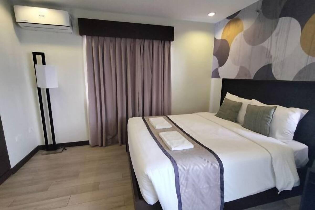 Desk, iron/ironing board, free WiFi, bed sheets