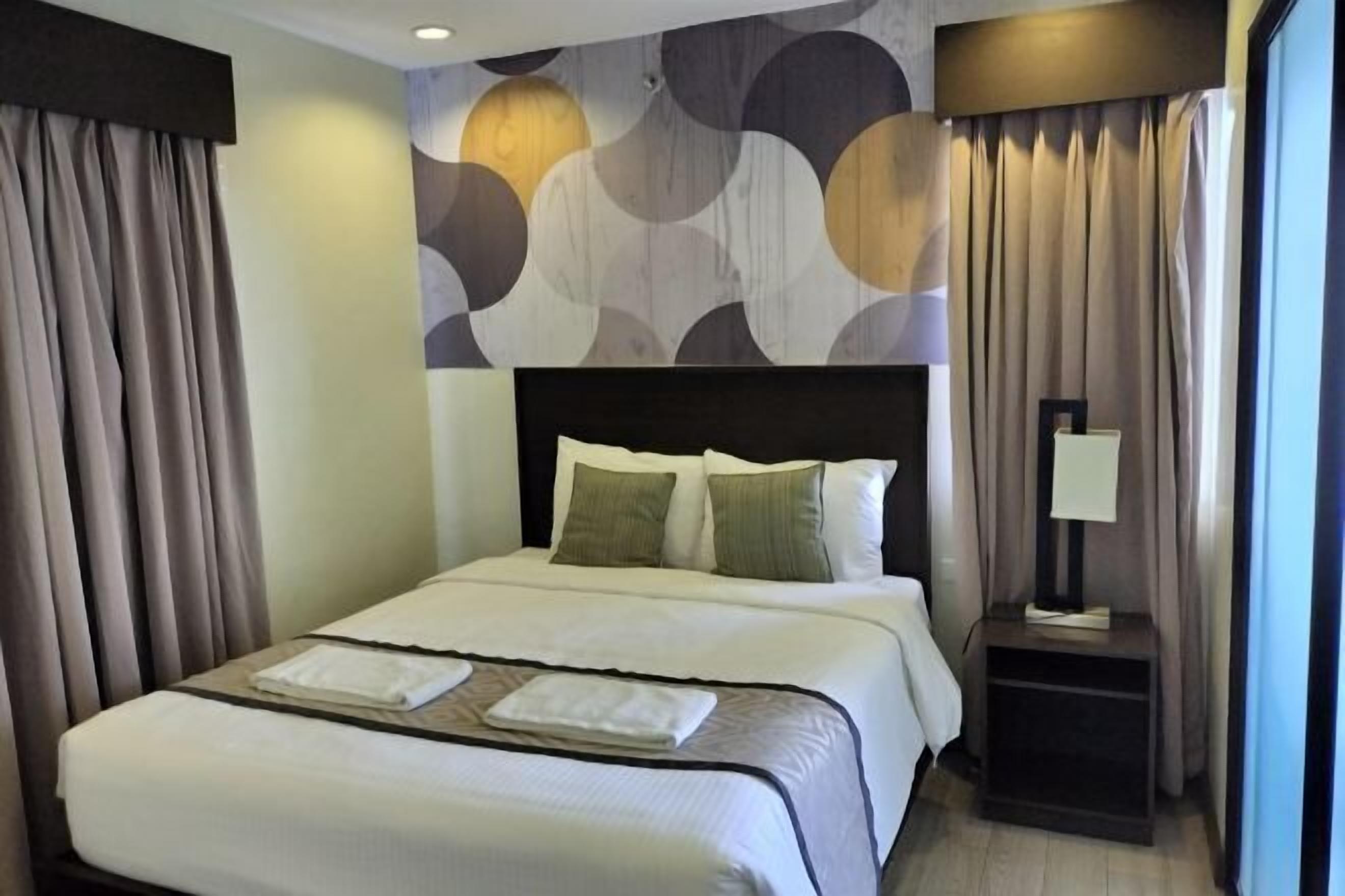 Bureau, fer et planche à repasser, Wi-Fi gratuit, draps fournis