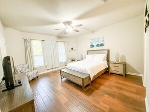 4 bedrooms, iron/ironing board, WiFi, bed sheets - Spacious 4-bedroom house in charming Pflugerville/Round Rock with WiFi, AC (Round Rock)