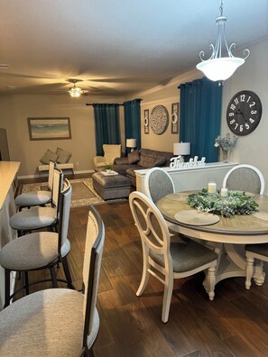 Interior - Spacious 4-bedroom house in charming Pflugerville/Round Rock with WiFi, AC (Round Rock)