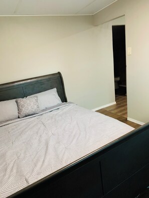 1 chambre, fer et planche à repasser, Wi-Fi, literie fournie