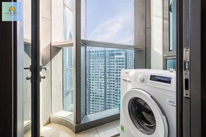 Appartamento Premium, 1 camera da letto, balcone, vista città | Bagno | Doccia, soffione a pioggia, set di cortesia gratuito, asciugacapelli