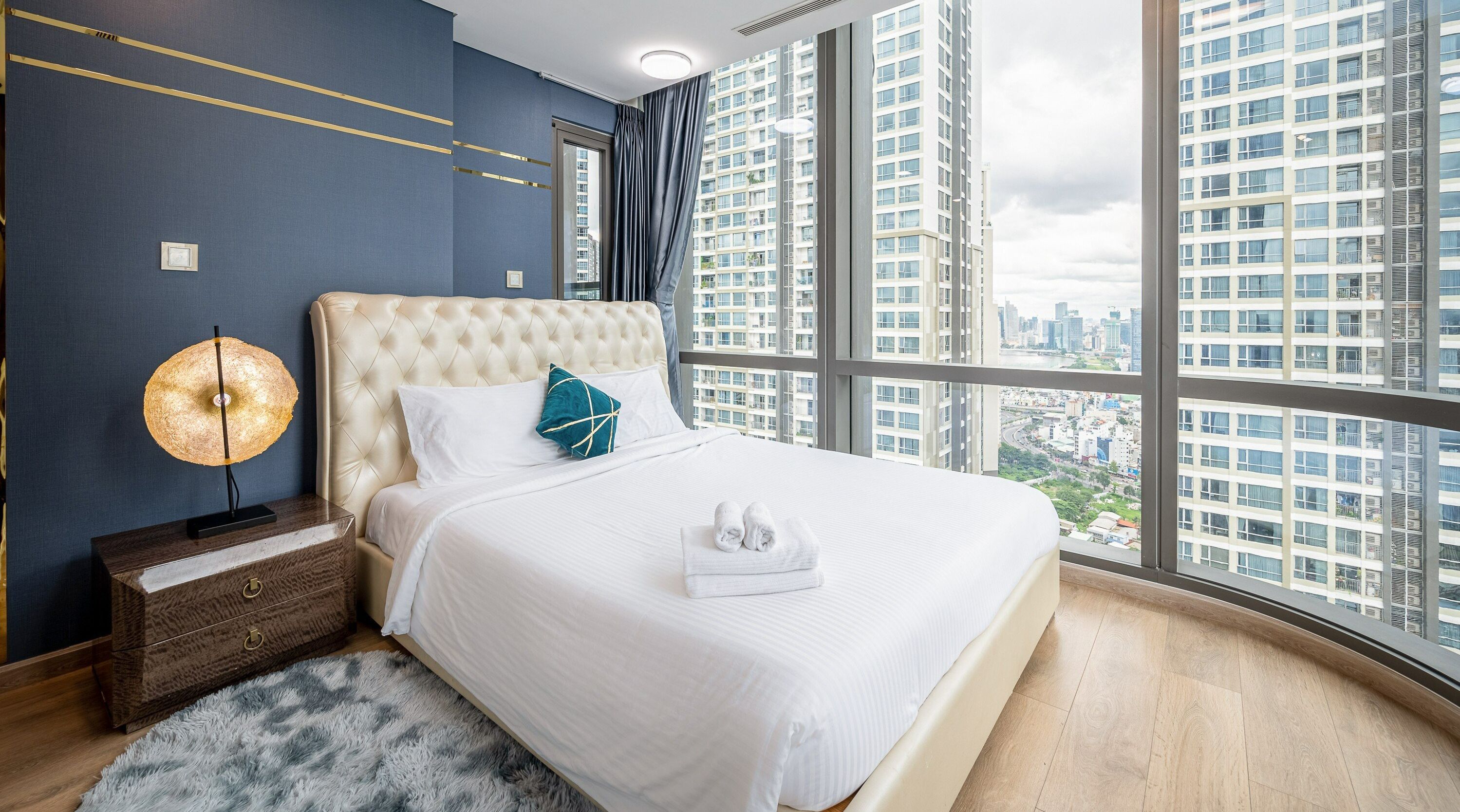 파노라믹 아파트, 침실 2개, 파티오, 시내 전망 | 고급 침구, 메모리폼 침대, 미니바, 각각 다른 스타일의 인테리어