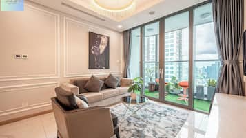 Panoramic Apartment, 2 Bedrooms, Patio, City View | Living area