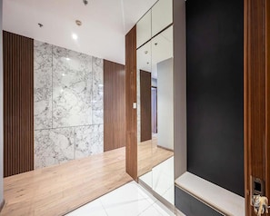 Apartamento com design assinado, 4 quartos, sacada, vista para a cidade | 3 quartos, roupas de cama premium