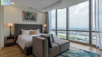 Apartamento presidencial, 3 habitaciones, balcón, vistas a la ciudad | Ropa de cama de alta calidad, colchones viscoelásticos, minibar