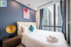 Căn hộ có tầm nhìn toàn cảnh, 2 phòng ngủ, sân hiên, quang cảnh thành phố | Bộ đồ giường cao cấp, nệm cao su hoạt tính (memory foam), minibar