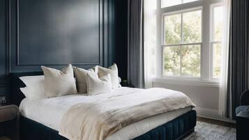 Luxury Apartment, 2 Bedrooms, Non Smoking, Kitchen | Blackout curtains, soundproofing, iron/ironing board, free WiFi