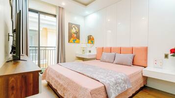 6 bedrooms, iron/ironing board, WiFi, bed sheets