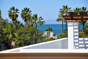 Property grounds - Casa Colibrí - built 2023, Sleeps 8, Secure, 2 blks to Malecon, Private-HTD Pool (La paz)