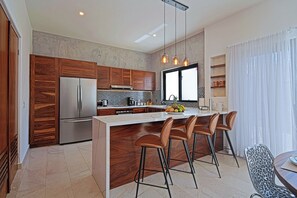 Fridge, microwave, oven, stovetop - Casa Colibrí - built 2023, Sleeps 8, Secure, 2 blks to Malecon, Private-HTD Pool (La paz)