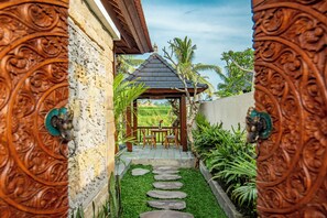 Standard-huvila, näköala puutarhaan | 1 makuuhuone, ylelliset vuodevaatteet, minibaari