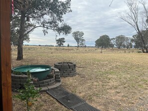 Banyera d'hidromassatge a l'aire lliure