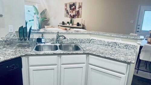 Perfect townhome with AC in charming Killeen 10 mins from Ft Cavazos