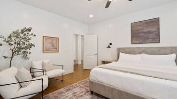 4 camere, una scrivania, ferro/asse da stiro, culla da viaggio