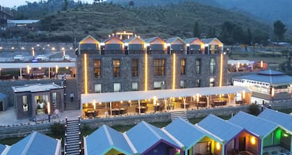 IYI LUXURY INN