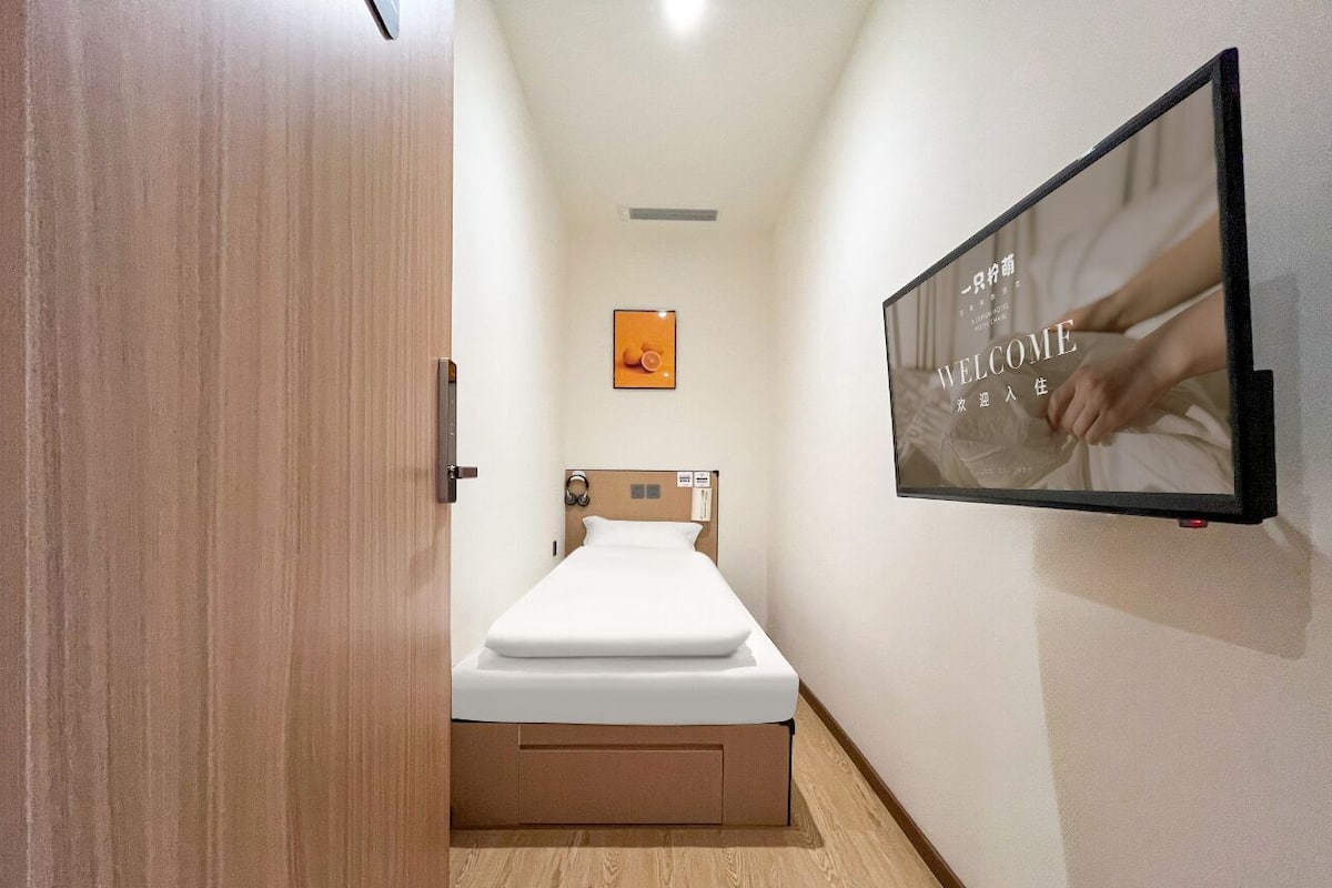 Special offer Single Room (Shared bathroom)(No window) | Laptop workspace, free WiFi