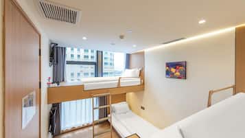 Espacio para trabajar con laptop y wifi gratis