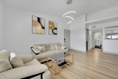 Charming 2-bedroom condo near to Strip