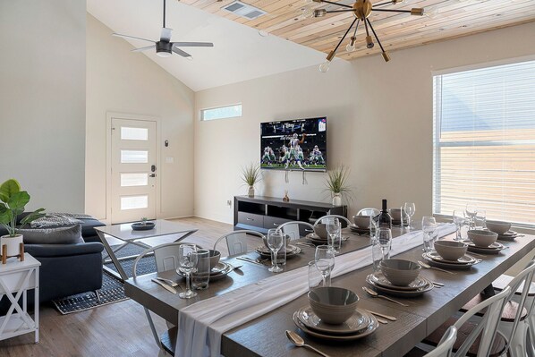 Dining - Spacious 5Bdr/5Bath in Downtown FW Stockyards TCU (Fort Worth)