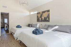 5 bedrooms, iron/ironing board, WiFi, bed sheets