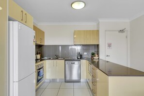 Fridge, microwave, oven, stovetop - Bright 2-Bed with Private Balcony & Serene View (Kedron)