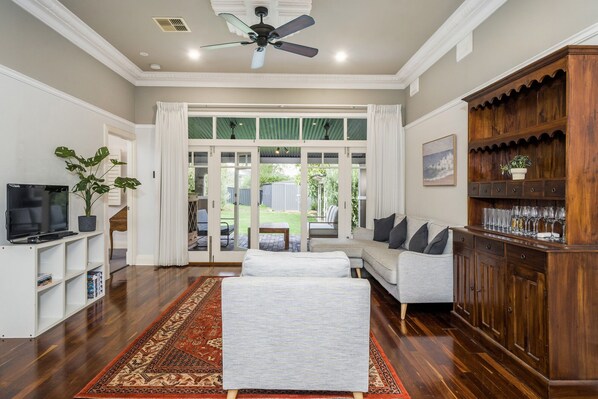 Televisión, oficina