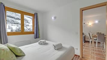 Familienapartment, 1 Schlafzimmer (Family-Friendly Andorra Accommodation) | 1 Schlafzimmer, kostenloses WLAN, Bettwäsche