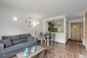 Family Apartment, Multiple Bedrooms (Family-Friendly Andorra Accommodation) | Living area - Family-Friendly Andorra Accommodation (El Tarter)
