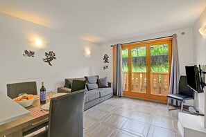 Flat-screen TV - El Tarter Mountain Ski Vacation Rental (El Tarter)