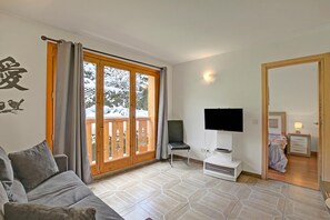 Flat-screen TV - El Tarter Mountain Ski Vacation Rental (El Tarter)