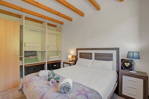 1 bedroom, free WiFi, bed sheets - Andorra Family Snow Apartment (El Tarter)