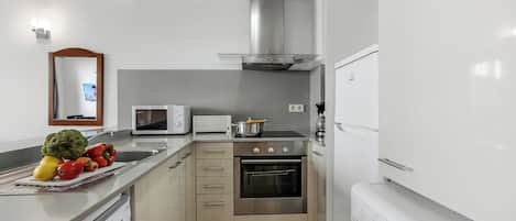 Appartement Standard, 1 chambre (El Tarter Ski Apartment for Families) | Cuisine privée | Réfrigérateur, micro-ondes, four, plaque de cuisson