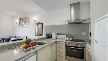 Standard Apartment, Multiple Bedrooms (El Tarter Ski Apartment for Families) | Private kitchen | Fridge, microwave, oven, stovetop