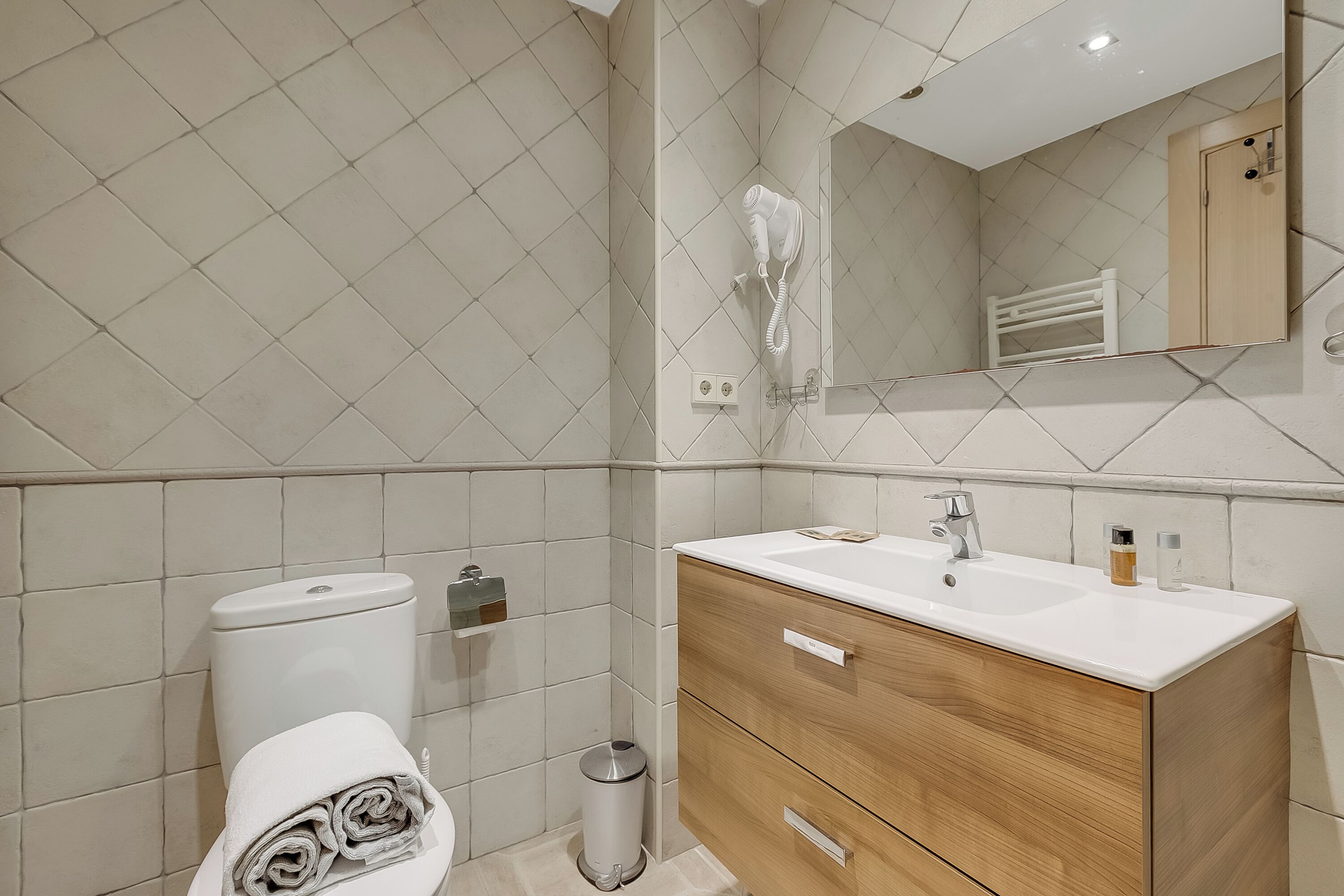 Standard Apartment, Multiple Bedrooms (El Tarter Ski Apartment for Families) | Bathroom | Shower, hair dryer, towels, soap